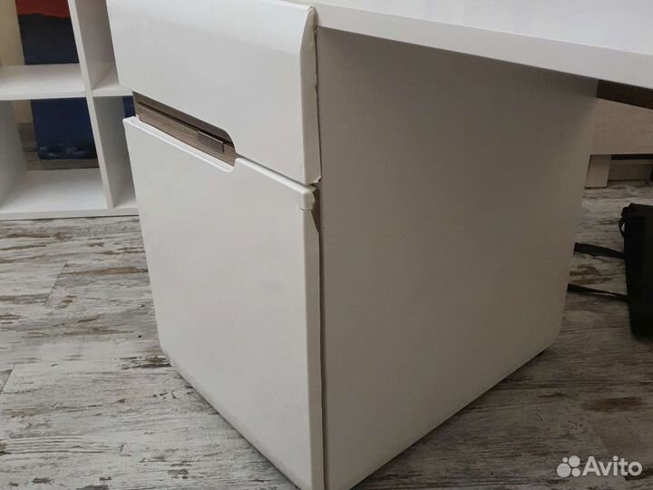 Стол письменный выдв шкаф с доводчиком