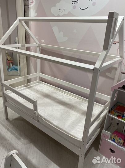 Детская кровать домик с матрасом