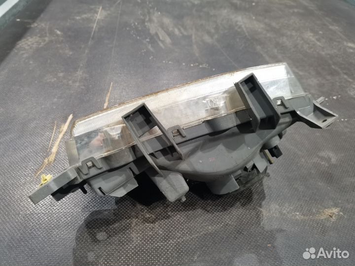 Фара левая Subaru Forester SF5 рест