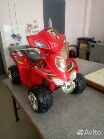 Детский квадроцикл на аккумуляторе