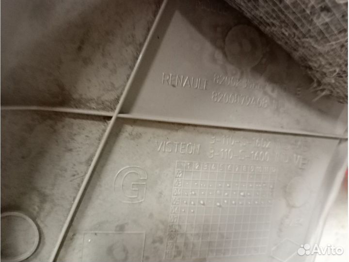 Накладка задней стойки, 8200235669 renault megane