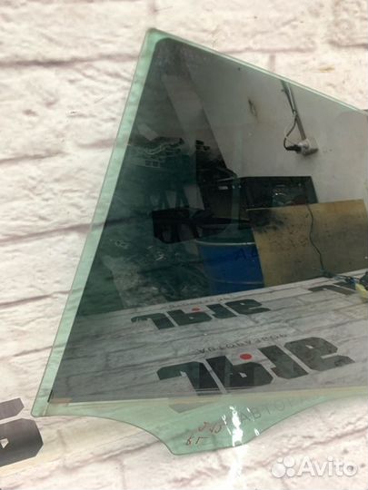 Стекло боковое заднее левое Mercedes-Benz E-Class