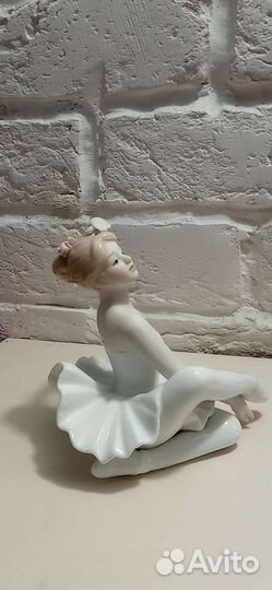Фарфоровая статуэтка