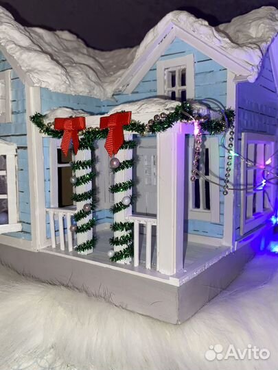 Домик кукольный новогодний
