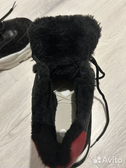 Кроссовки женские