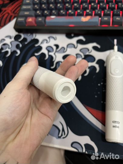 Электрическая зубная щетка oral b