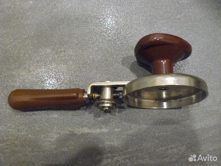 Машинка для закатывания банок