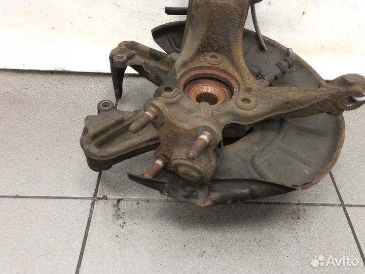 Кулак поворотный передний правый Skoda Octavia