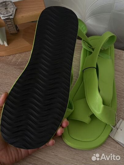 Сандали женские яркие