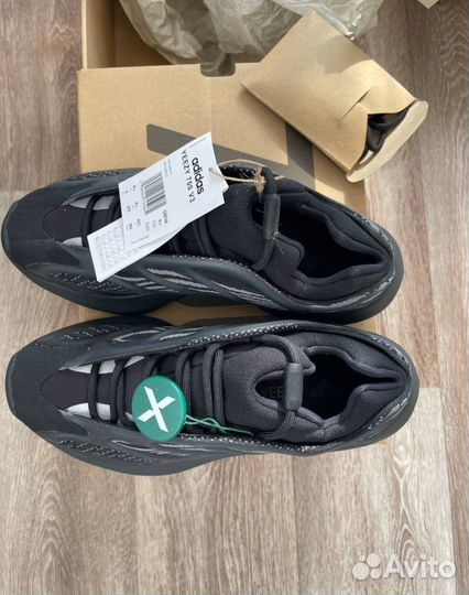 Кроссовки Adidas Yeezy Boost 700 v3 Black