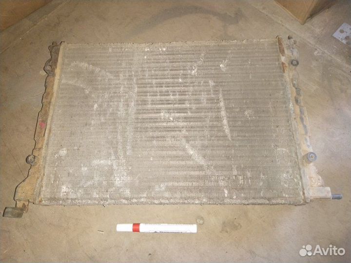 Радиатор охлаждения двигателя Volkswagen Golf 2