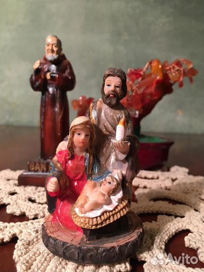 Фигурка Монах San Pio из Пьетрельчины и Вертеп