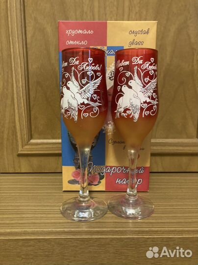 Свадебные бокалы под шампанское