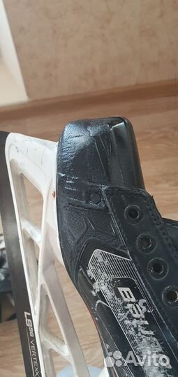 Хоккейные коньки вратаря