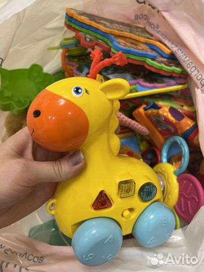 Развивающие игрушки для малышей пакетом