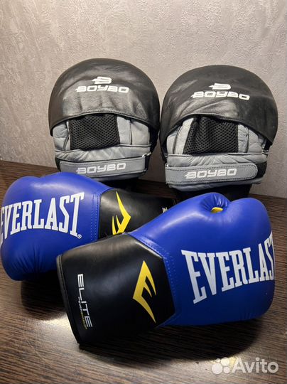 Боксерские перчатки everlast 2 шт + лапы