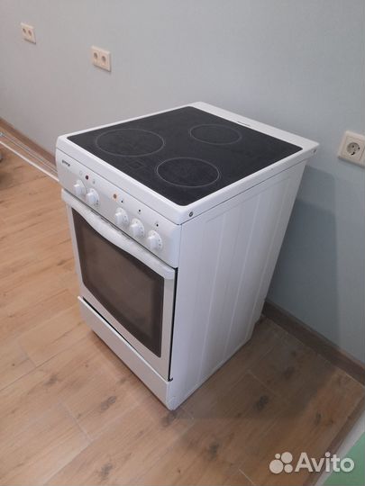 Электрическая плита с духовкой