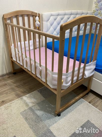 Детская кровать на колесиках