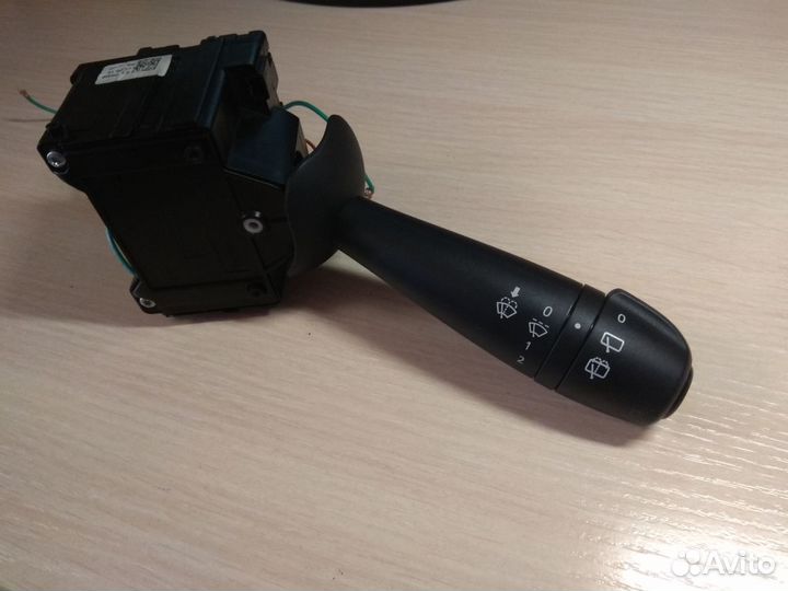Правый переключатель дворников с бк Renault Duster