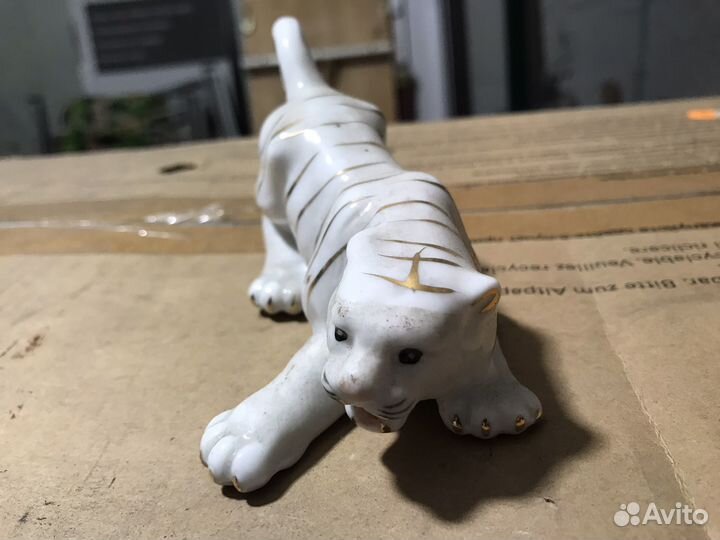 Фарфоровая статуэтка тирг