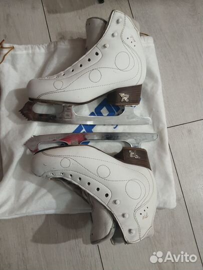 Фигурные коньки Risport Royal Pro, размер 22,5