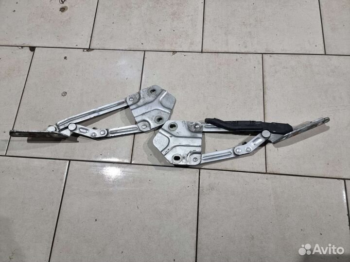 Петля капота Volkswagen Caddy 2004-2015