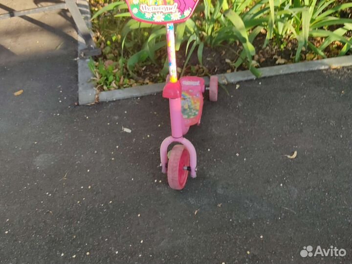 Самакат трёхколёсный