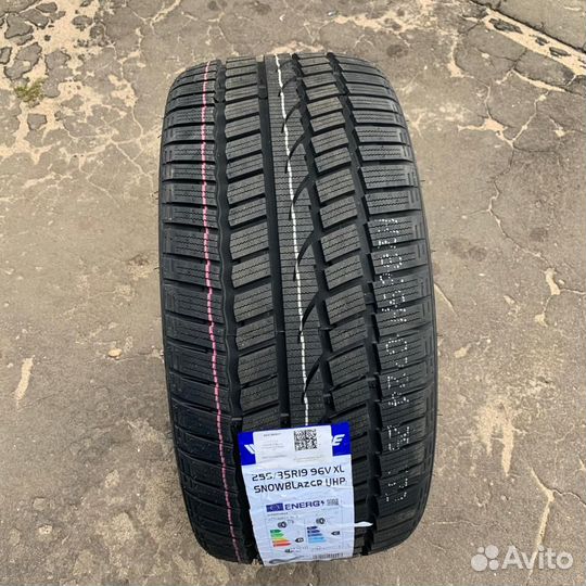 Windforce Snowblazer UHP 255/40 R19