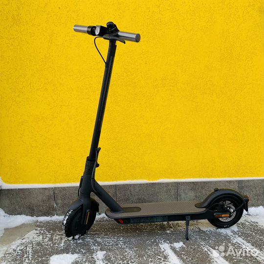 Электросамокат Xiaomi Mi Electric Scooter Essentia