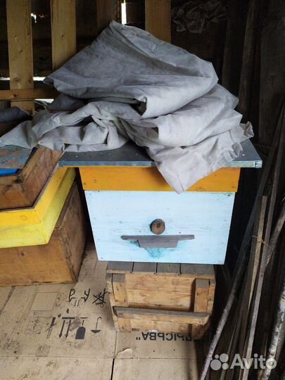 Продам медогонку, ульики