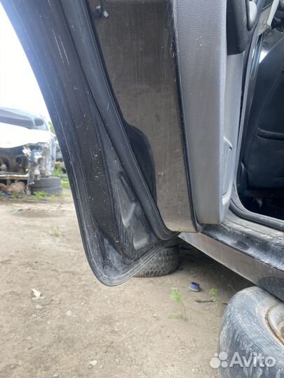 Левая задняя дверь Ford Focus 2