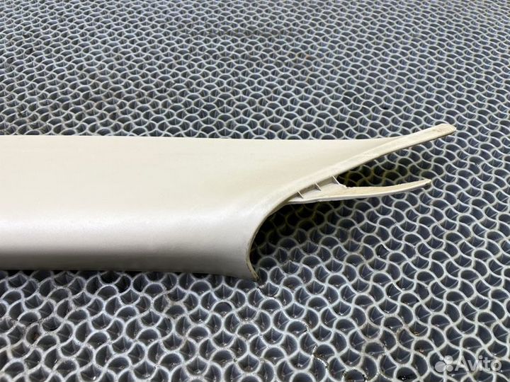 Обшивка стойки передняя левая Chrysler Pacifica