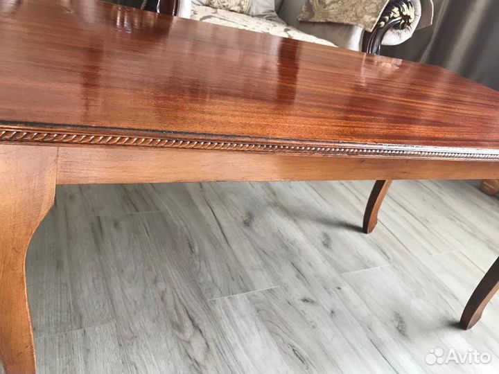 Стол из дерева