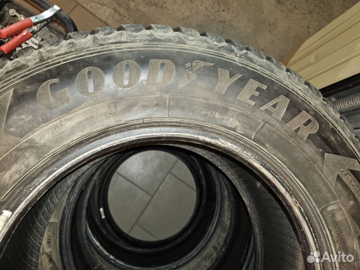 Goodyear UltraGrip Ice Arctic SUV 225/65 R17