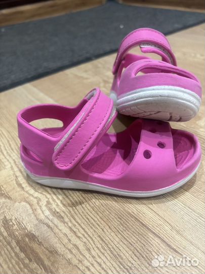 Босоножки для девочки crocs 22р