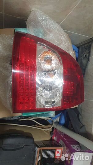 Задние фары лев - правый в зборе