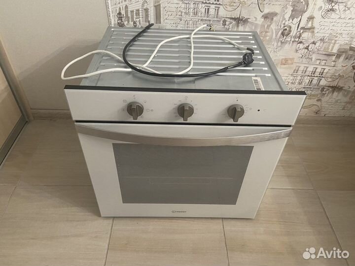 Духовой шкаф Indesit IFW 4534 H WH, белый