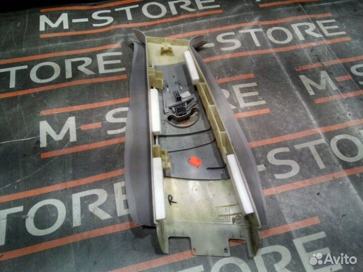 Обшивка стойки правая Bmw X5 E53 M54B30 2001