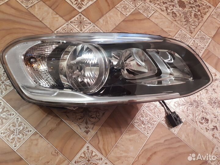 Новая фара правая Volvo Xc 60