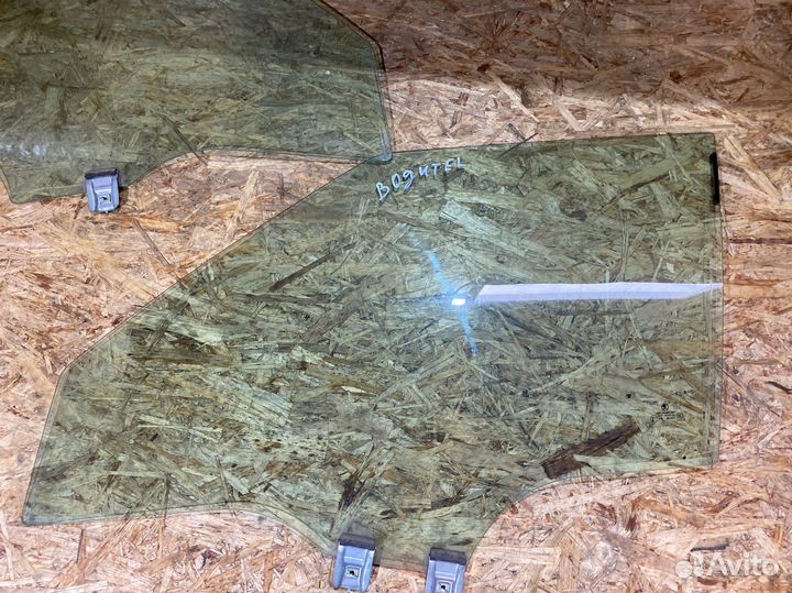 Стекло двери Skoda Fabia 2 07-15