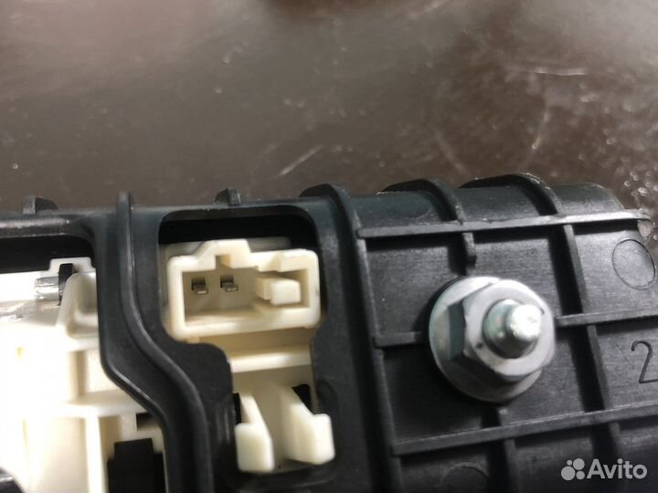 Кнопка багажника Фольксваген Джетта