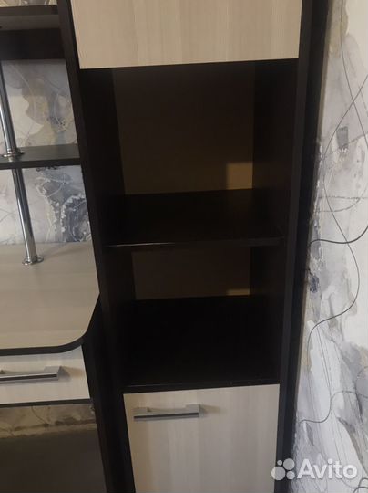 Рабочий стол со шкафом