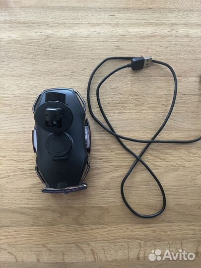 Держатель для телефона с беспроводной зарядкой