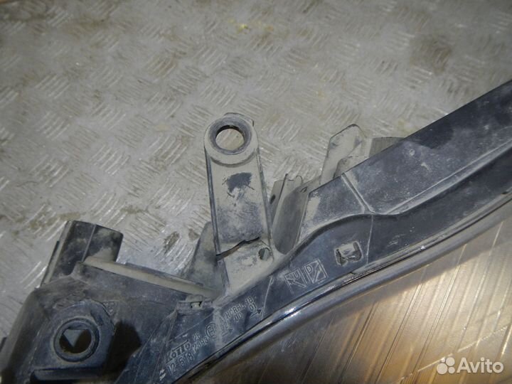 Фара левая, Toyota (Тойота) -corolla 150 (06)