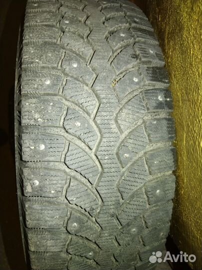 Bridgestone Blizzak Spike-01 205/70 R15