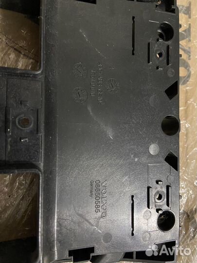 Кронштейн потолочного плафона Volvo S40 08650585