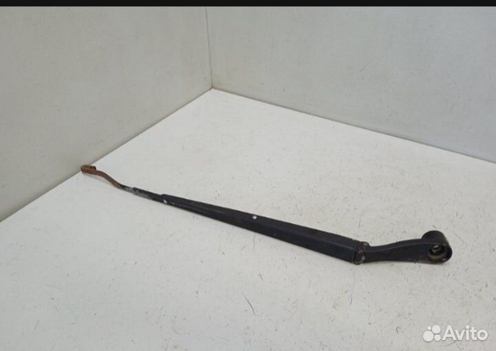Поводок стеклоочистителя передний левый Kia Rio 2