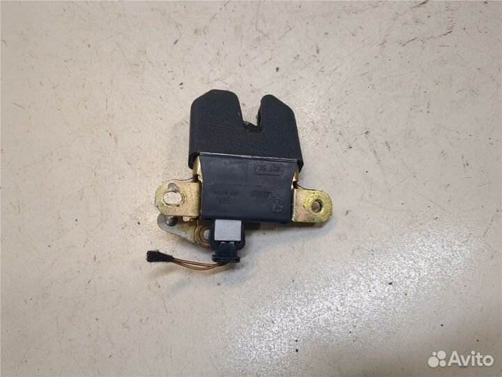 Замок багажника Volkswagen Bora, 2002