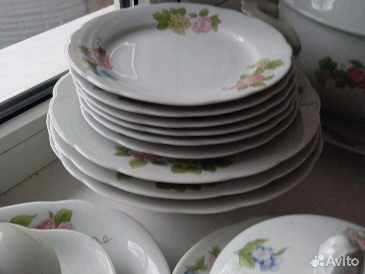 Сервиз столовый на 6 персон. Цена договорная