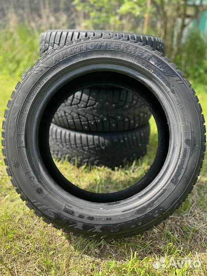 Maxxis ArcticTrekker NP3 205/55 R16 94